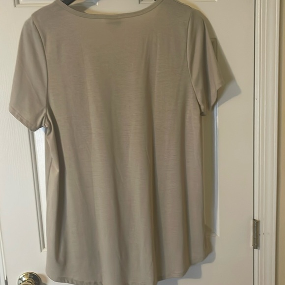 NWT LuLaRoe Cream Classic T Size 2XL - Picture 2 of 7